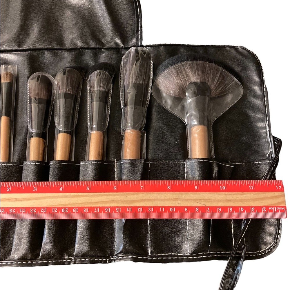 SOLD NEW 30 piece Makeup Brush Set in Carrying travel storage case - Picture 7 of 10